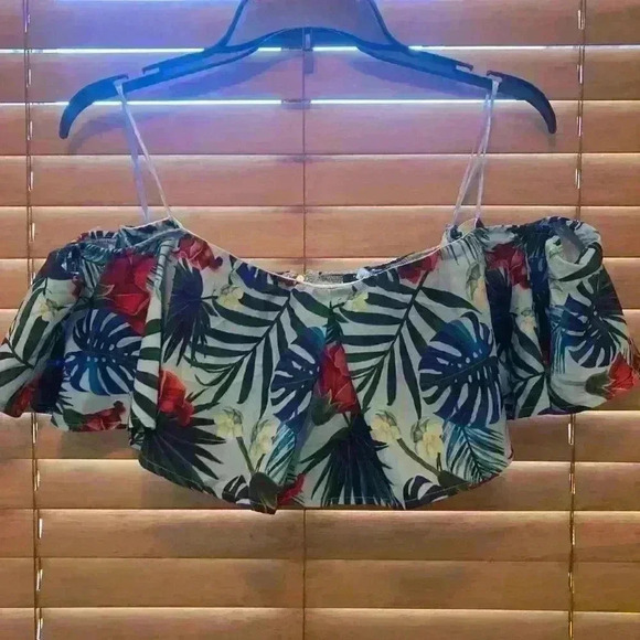 Fashion Nova Jammin' Dusty Blue Tropical Floral  cropped top Size Large L - Picture 8 of 9